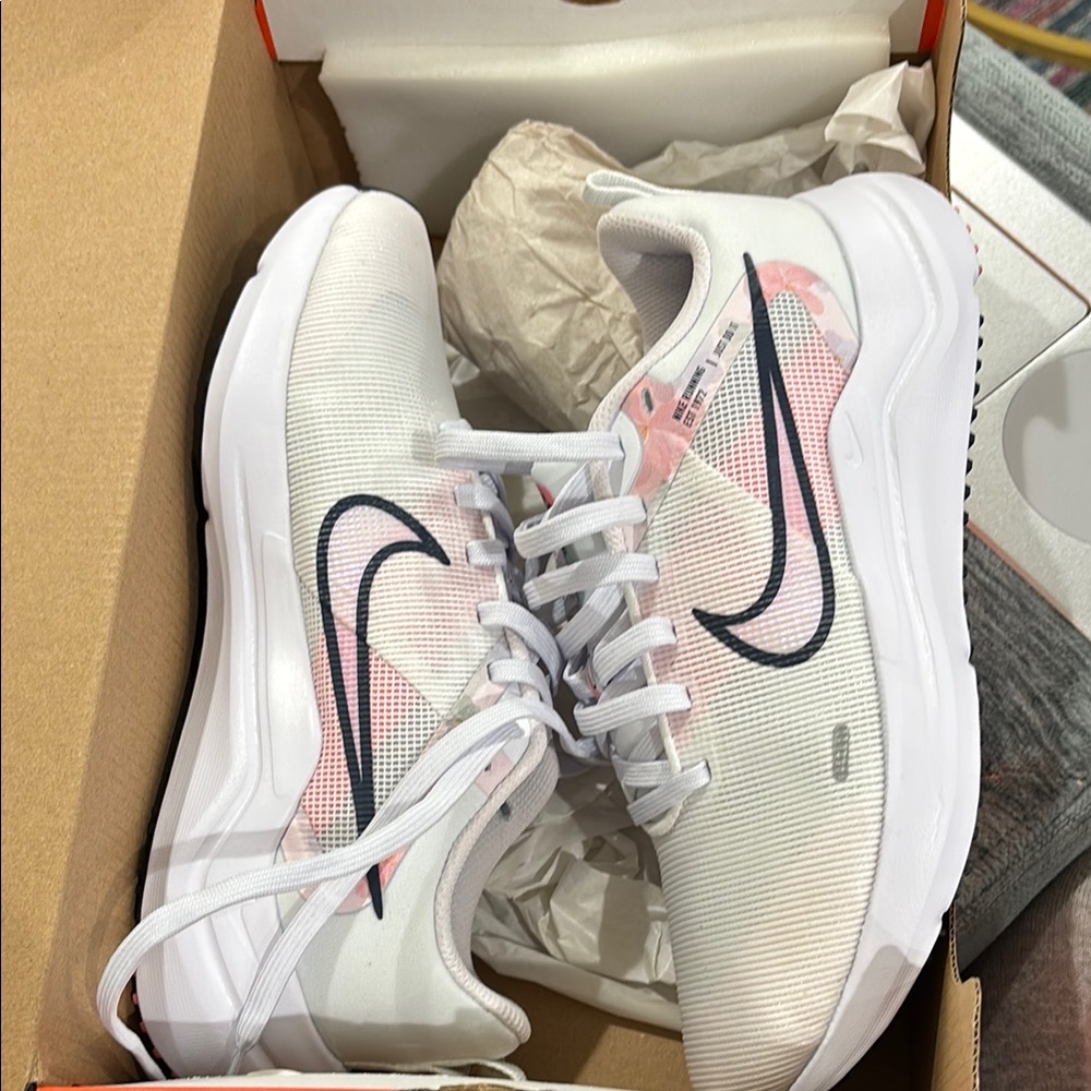 Nike Women's White and Pink Athletic Sneakers